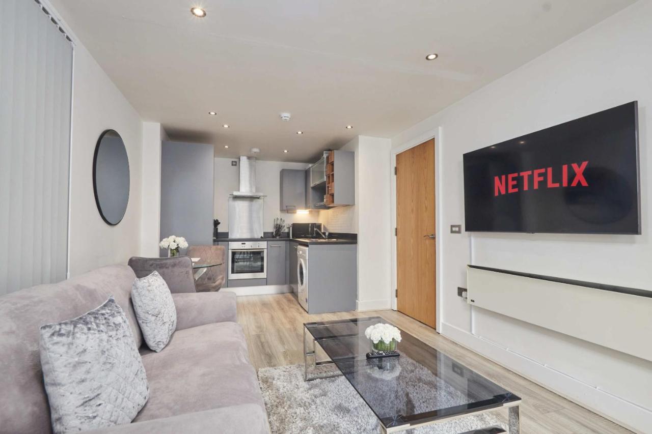 Deluxe Modern & Free Secure Parking! Apartment