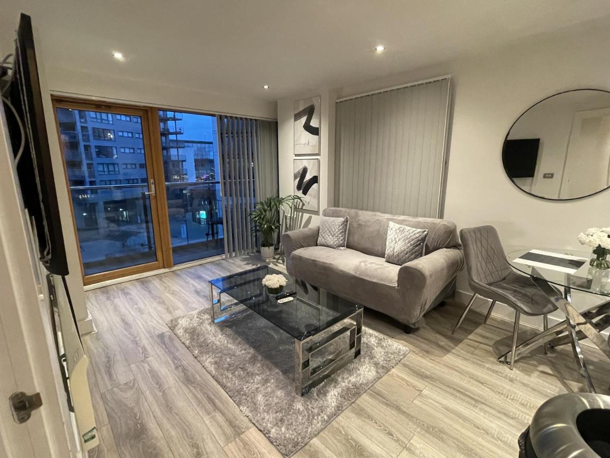 Deluxe Modern & Free Secure Parking! Apartment Leeds (West Yorkshire)