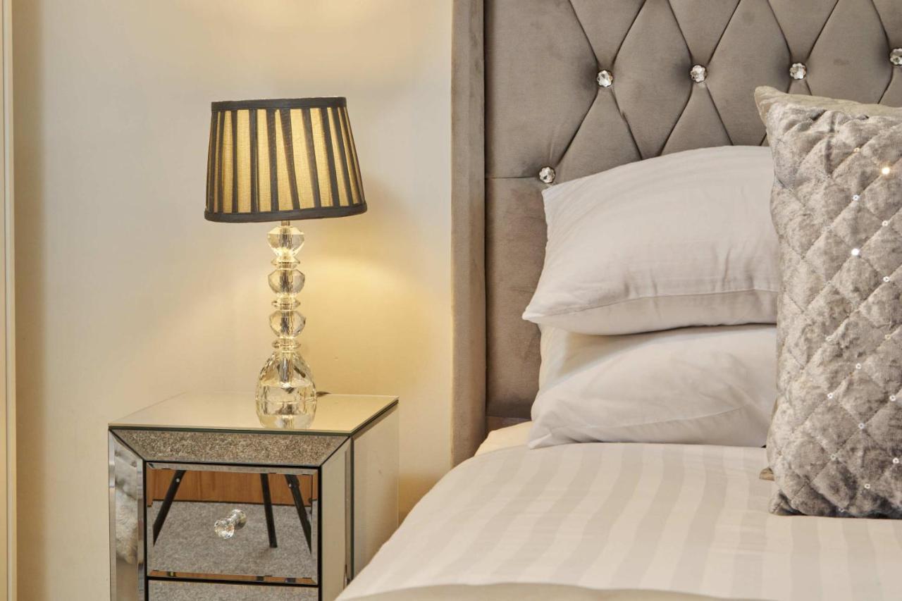Deluxe Modern & Free Secure Parking! Apartment