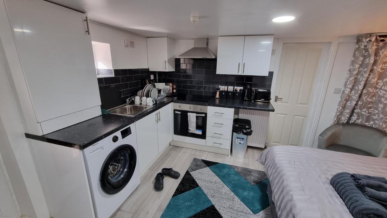 Comfy With Wi-fi And Smart Tv * Leeds (West Yorkshire)