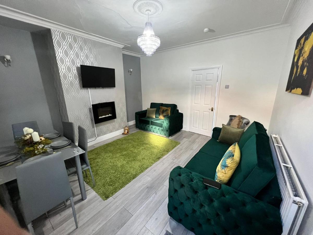 Apartment The Victoria - Sleeps 8 - Close To Leeds City Centre! *