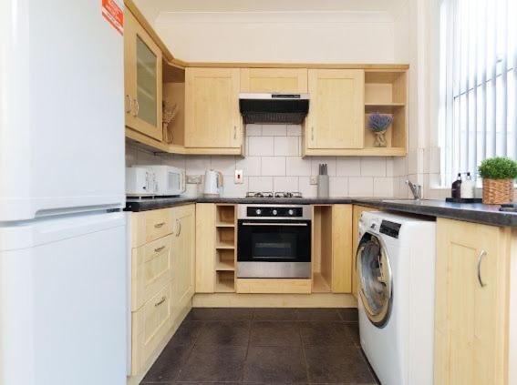 The Victoria - Sleeps 8 - Close To Leeds City Centre! Apartment