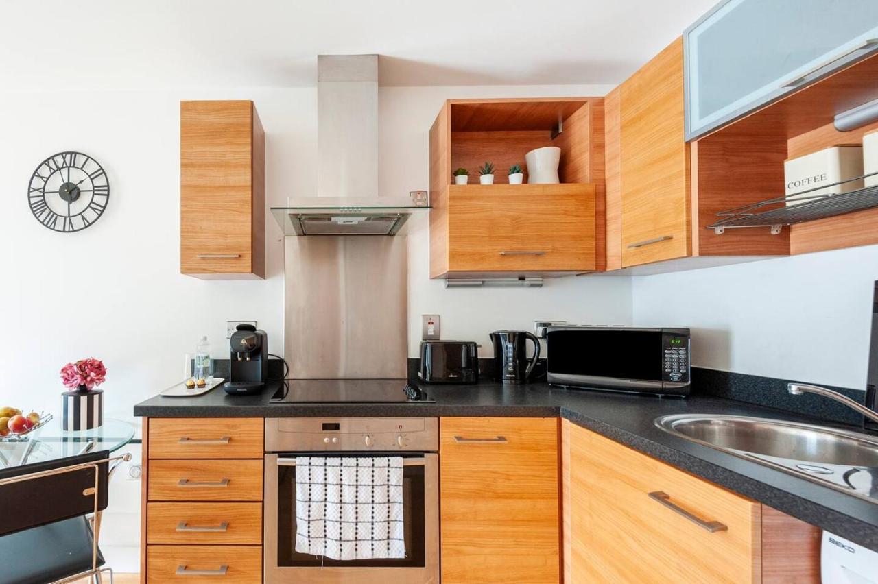 Cozy Apt Near Central Leeds *