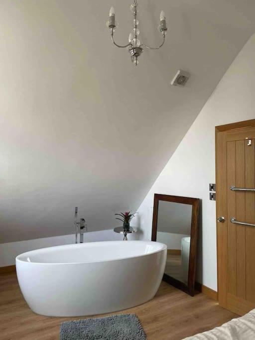 The Pump House Hot Tub Retreat Outskirts Of Leeds Holiday home