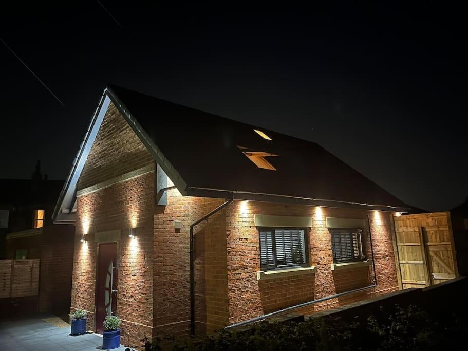 The Pump House Hot Tub Retreat Outskirts Of Leeds *