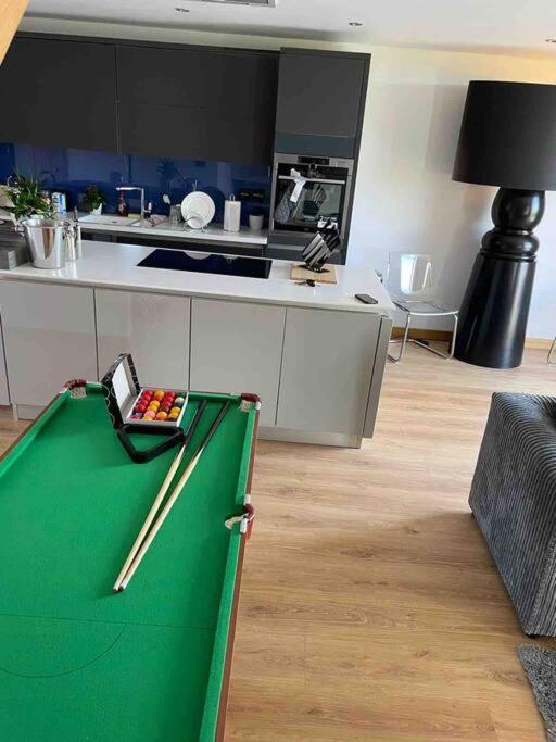 The Pump House Hot Tub Retreat Outskirts Of Leeds Holiday home *