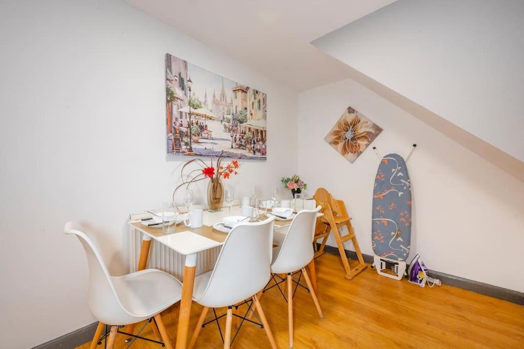 Apartment *f2gh* For Your Relaxed & Cosy + Free Parking + Free Fast Wifi * *