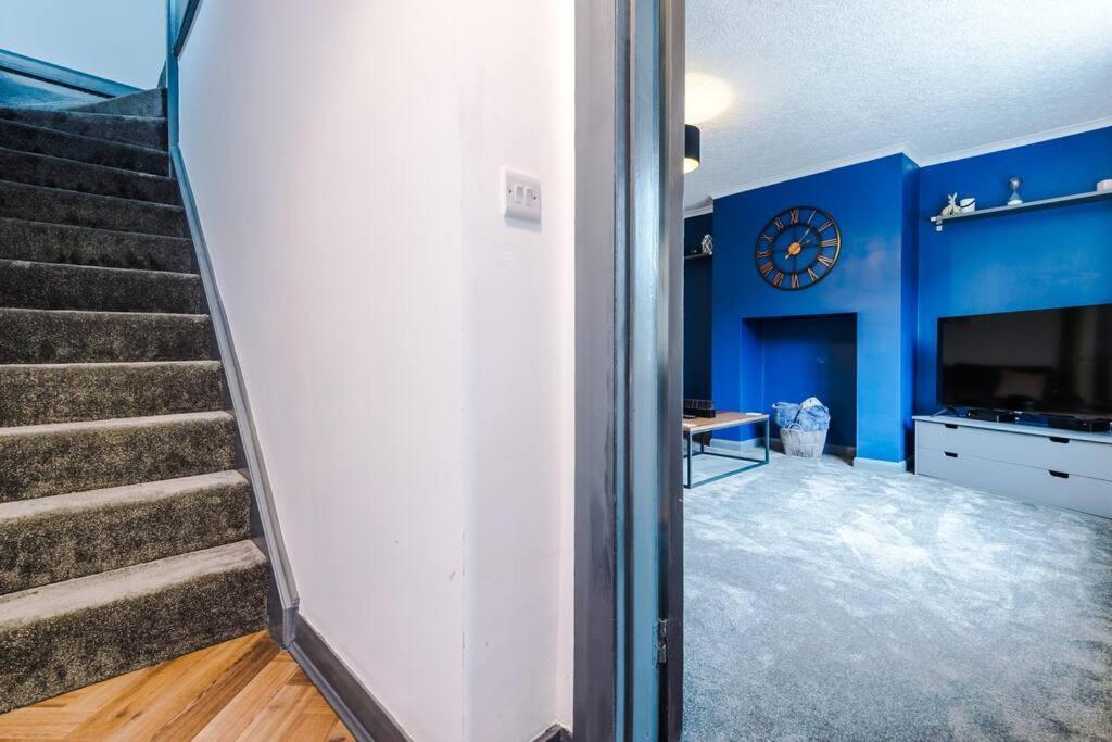 Spacious 3 Bedroom Close To Leeds Centre With Parking - Short Leeds Holiday home Leeds (West Yorkshire)