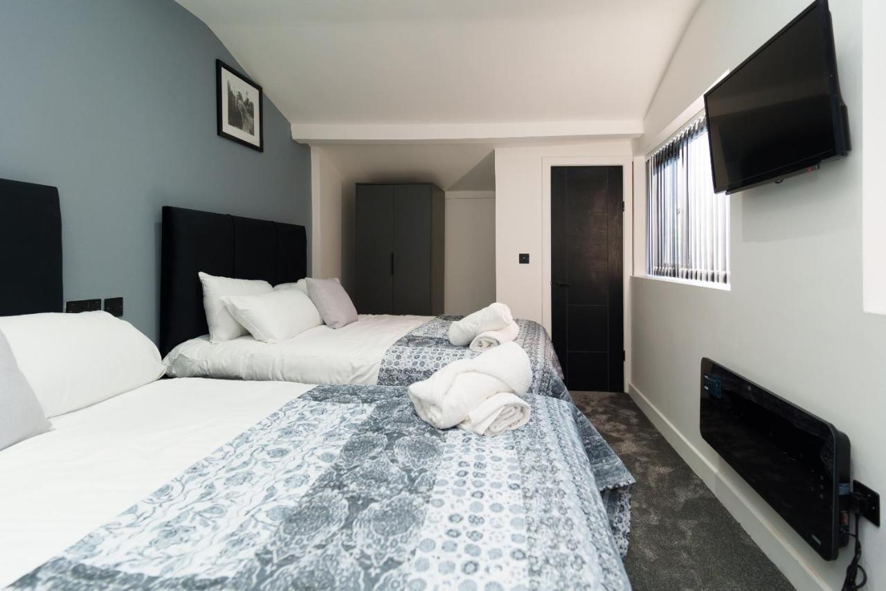 Hamilton Apartment *