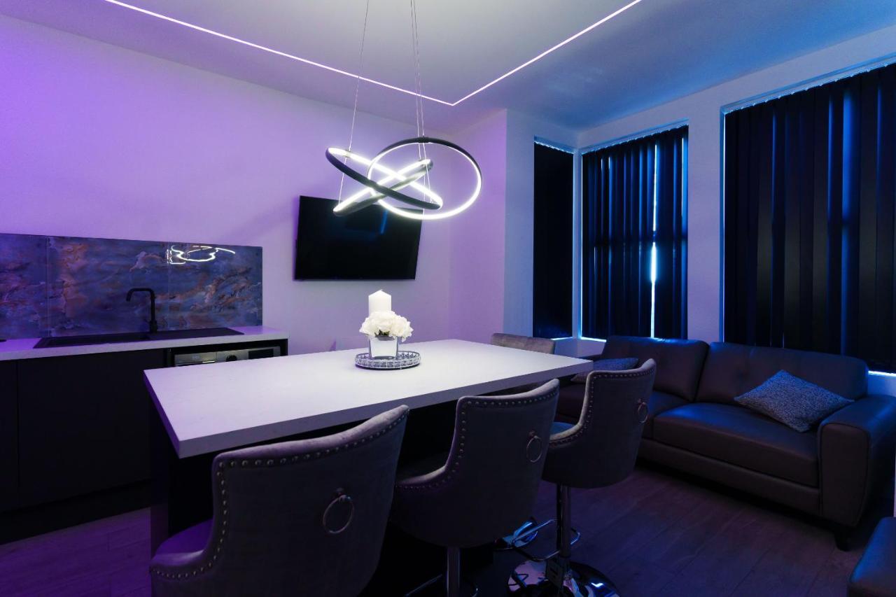 Hamilton Apartment *