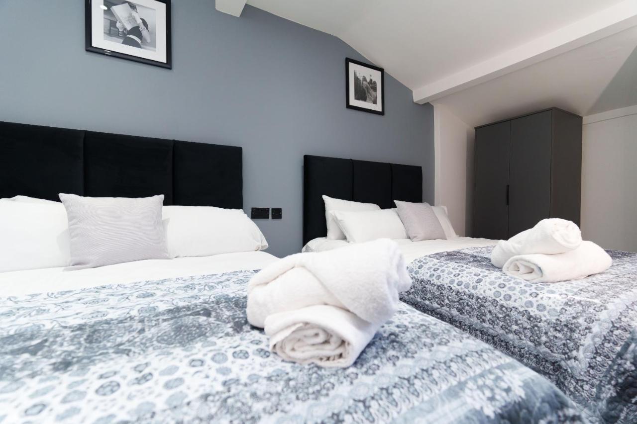 Hamilton Apartment *