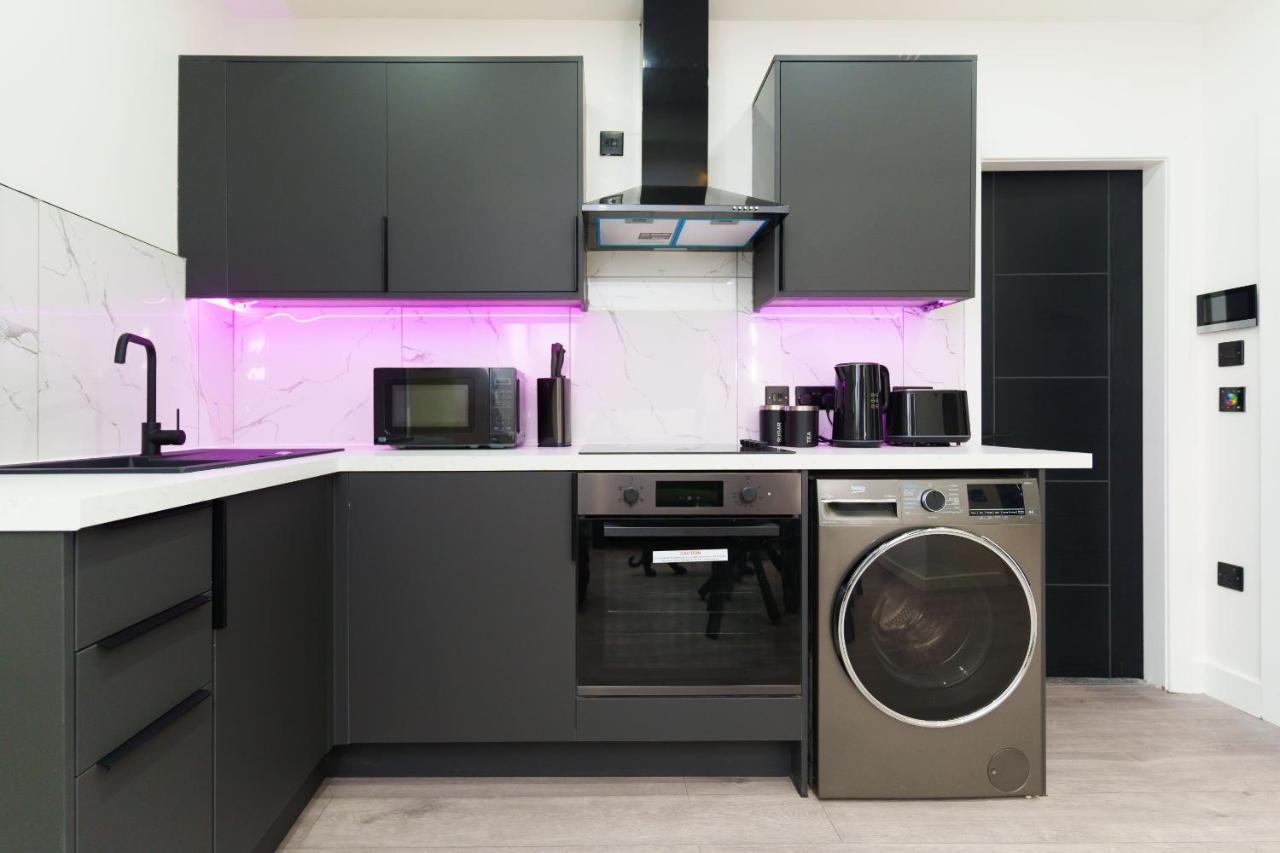 Hamilton Apartment *