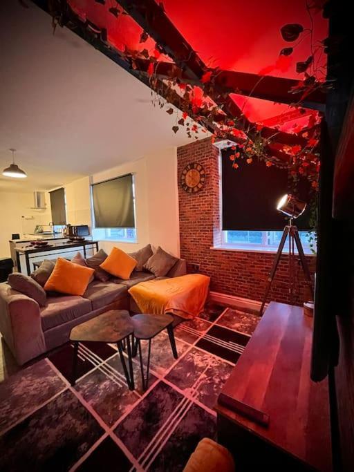 Stunning Two Bed Centre Apartment