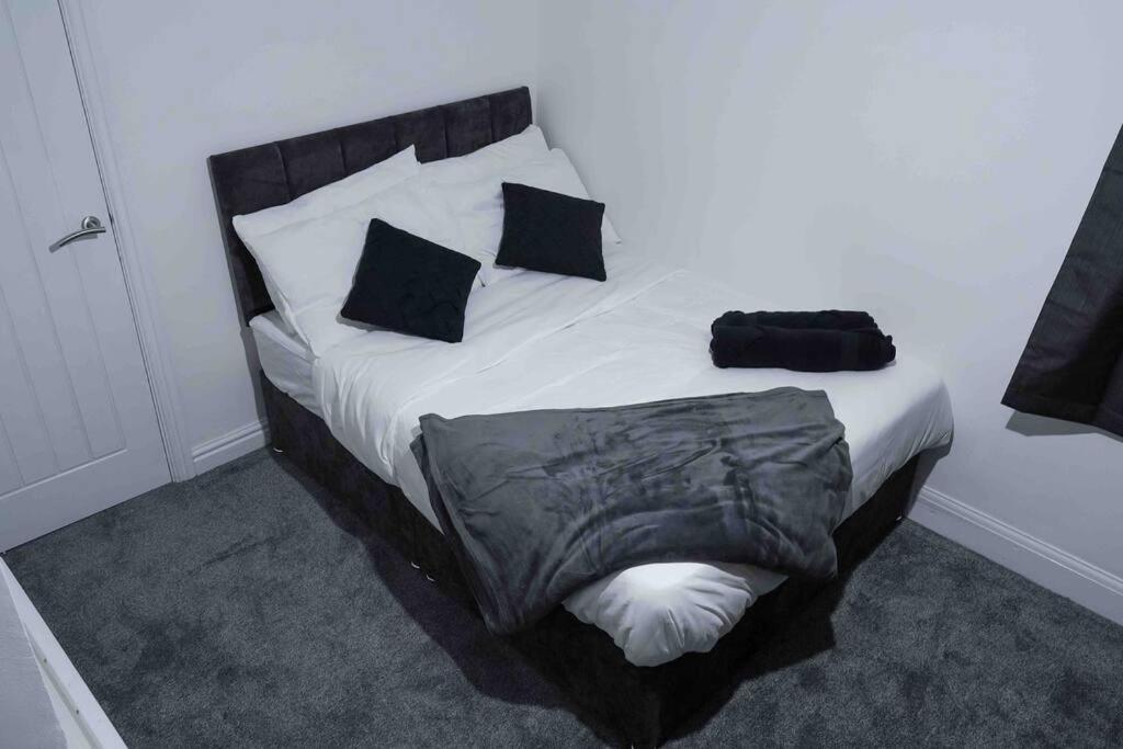 Stunning Two Bed Centre *