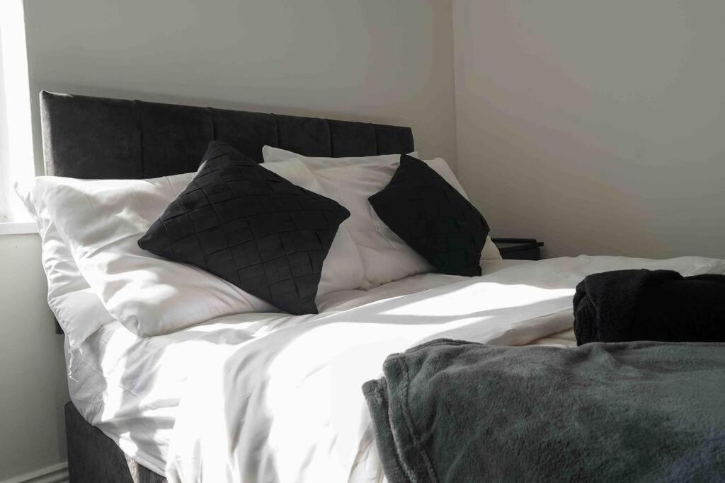Stunning Two Bed Centre Apartment