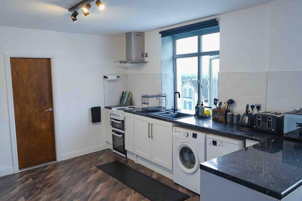 Stunning Two Bed Centre Apartment