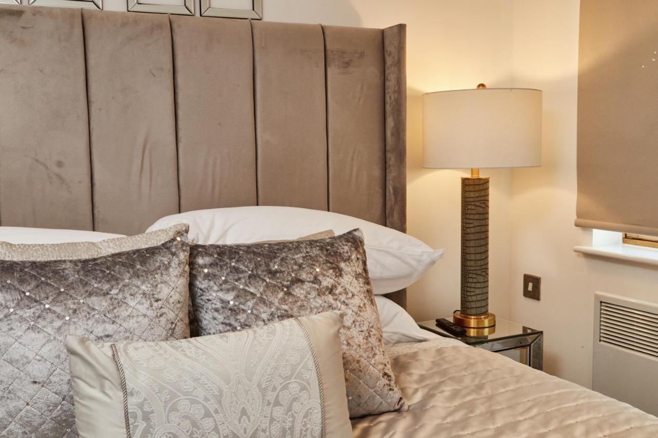 Deluxe River Canal View & Free Secure Parking!