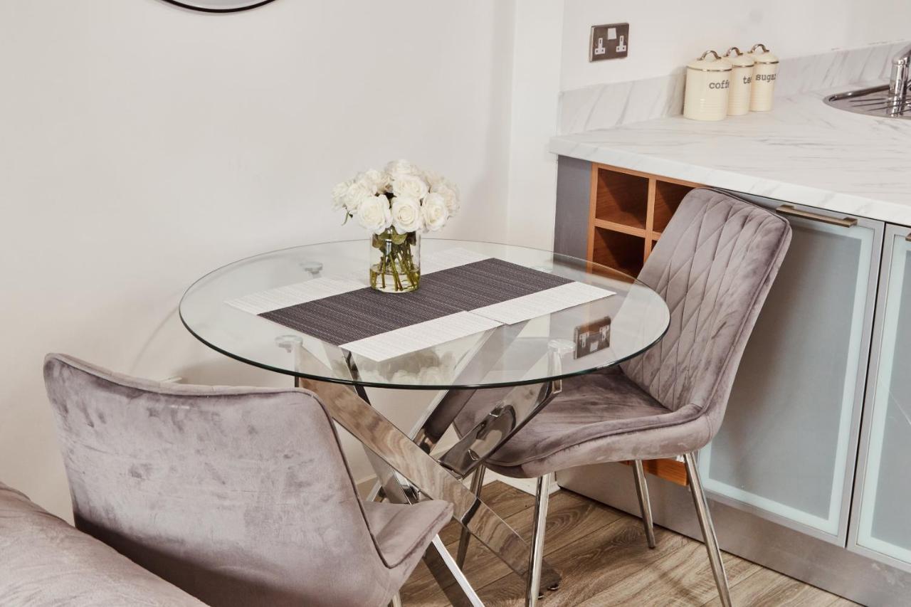 Deluxe River Canal View & Free Secure Parking! Leeds (West Yorkshire)