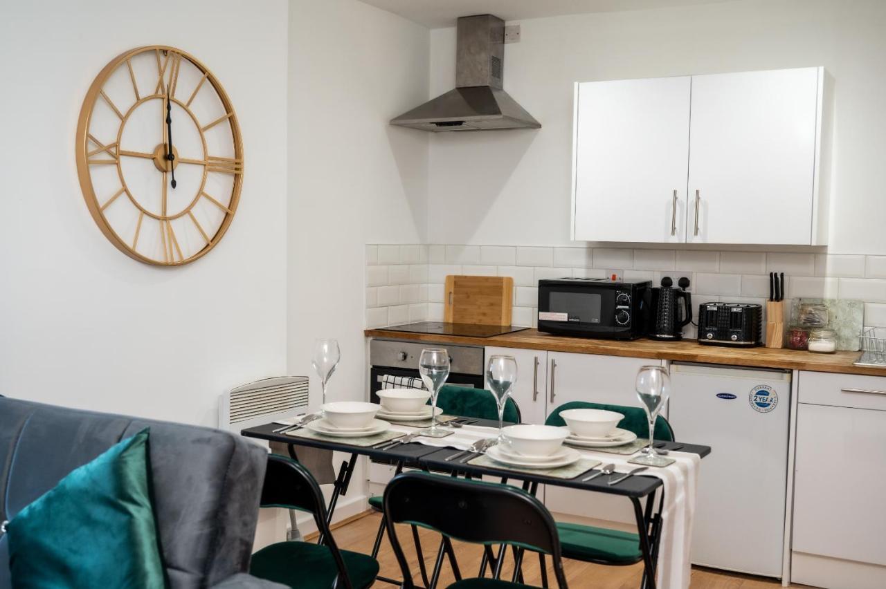 Bv Charming 2-bedroom By Kirkstall Shopping Centre, Free Parking * Leeds (West Yorkshire)