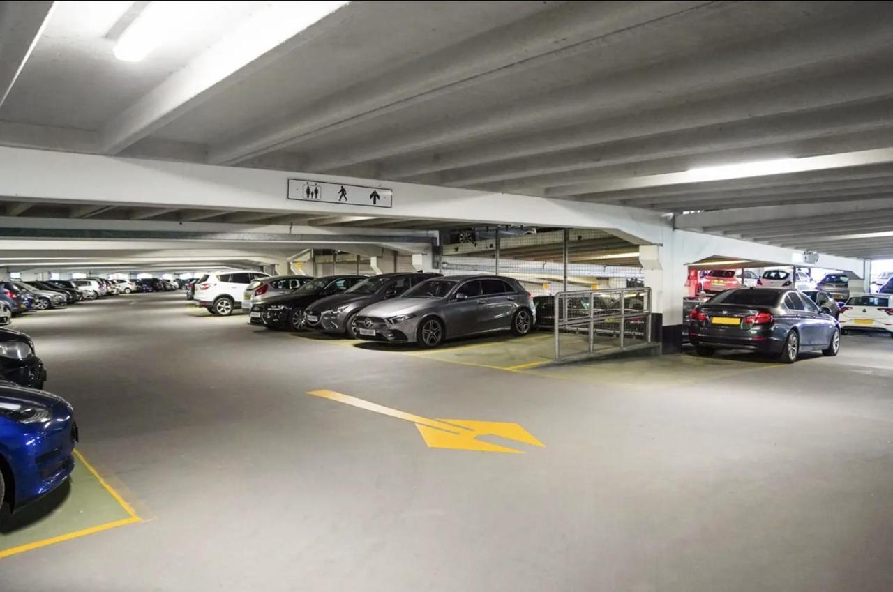 Modern Deluxe Leeds Dock Free Secure Parking Leeds (West Yorkshire)