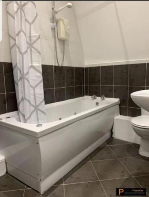 Make Yourself At Home! 34aa * Leeds (West Yorkshire)