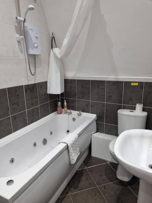 Apartment Make Yourself At Home! 34aa Leeds (West Yorkshire)