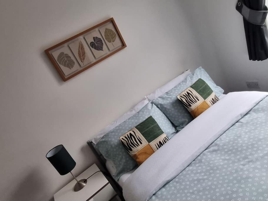 Apartment Be Our Guest! Stylish-free Parking-central Location *