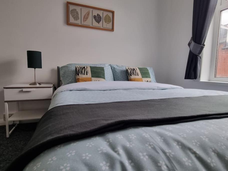 Be Our Guest! Stylish-free Parking-central Location Apartment