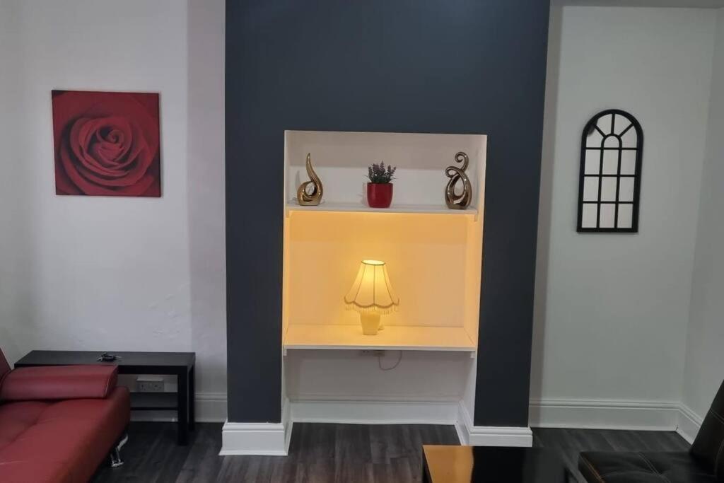 Apartment Be Our Guest! Stylish-free Parking-central Location