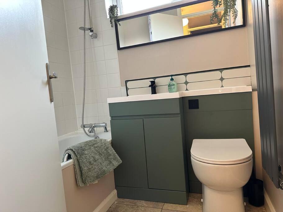 Stylish Modern Flat, Chapel Allerton Sleeps 4 Leeds (West Yorkshire)