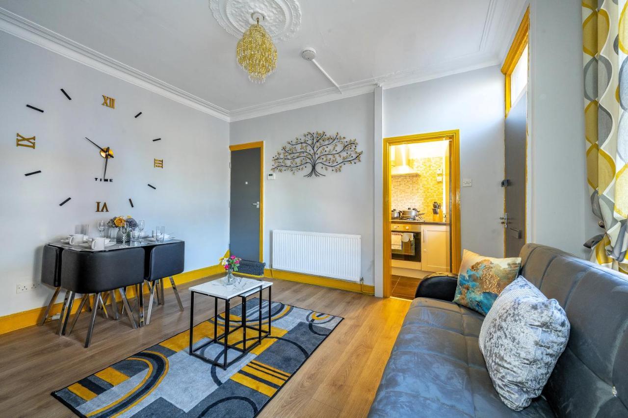 Holiday home *1es* For Your Relaxed & Cosy + Free Parking + Free Fast Wifi * Leeds (West Yorkshire)