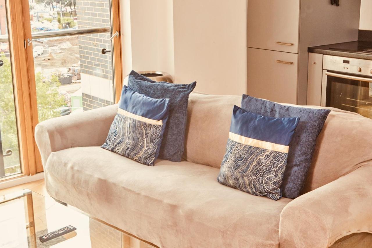 Modern Deluxe Leeds Dock Free Secure Parking Apartment Leeds (West Yorkshire)