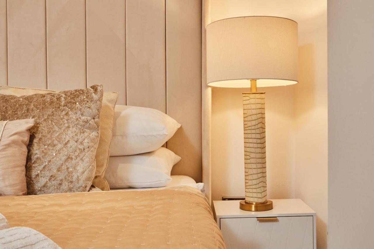 Apartment Modern Leeds Dock &free Secure Parking! *
