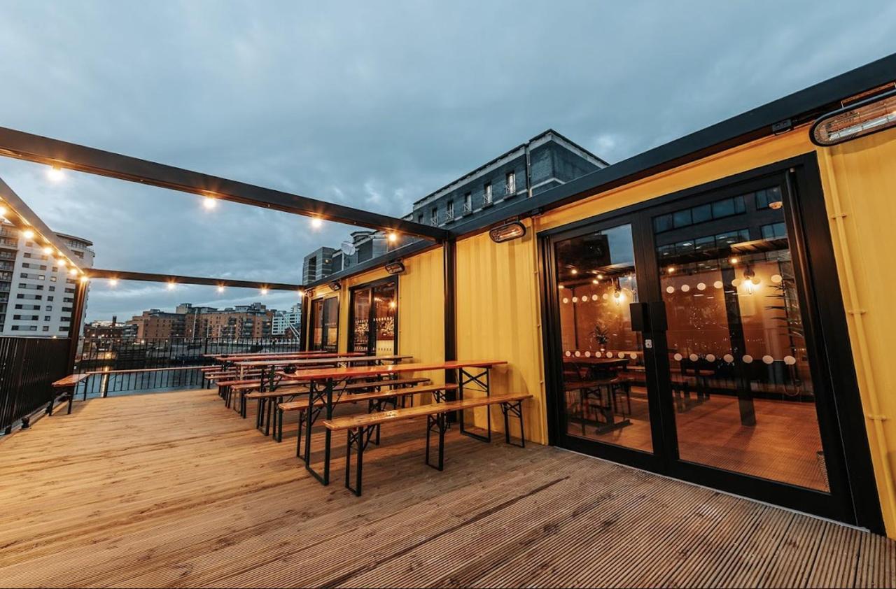 Modern Leeds Dock &free Secure Parking! Apartment *