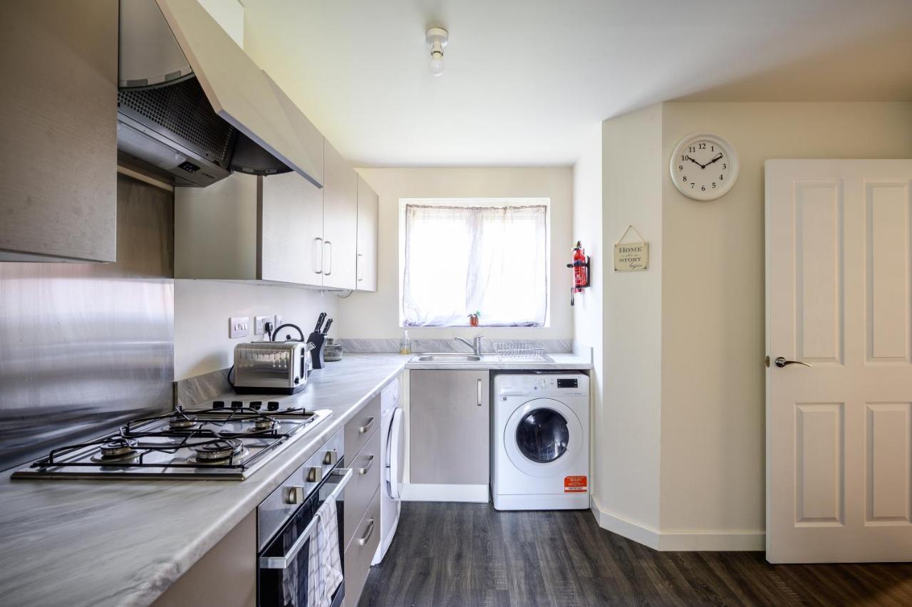 Wykebeck Mount By Our Short Stunning New Build With Plenty Of Free Parking And Fast Wifi Holiday home *