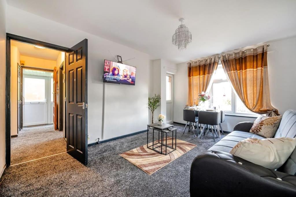 *2s6g* For Your Relaxed & Cosy + Free Parking + Free Fast Wifi * Apartment