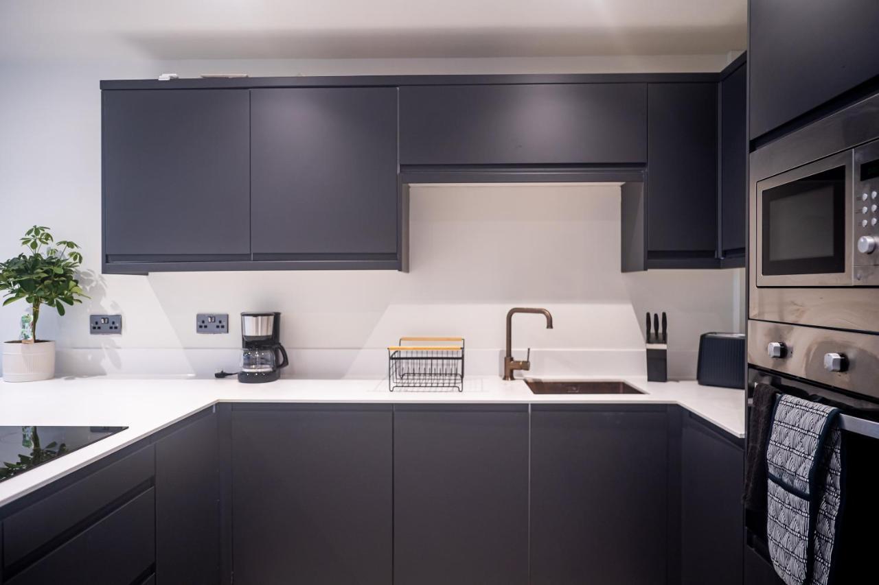 Modern 4-bedroom Townhouse In Gated Community Near Leeds Centre Apartment Leeds (West Yorkshire)