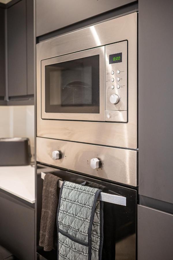 Apartment Modern 4-bedroom Townhouse In Gated Community Near Leeds Centre *