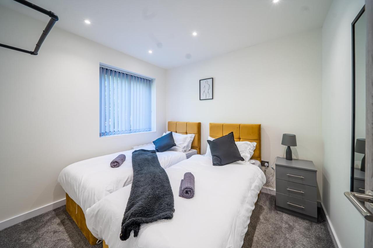Modern 4-bedroom Townhouse In Gated Community Near Leeds Centre Apartment *