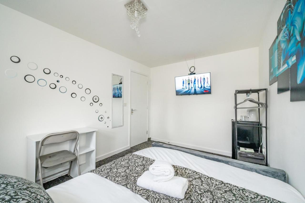 *rc27r* For Your Relaxed & Cosy + Parking Leeds (West Yorkshire)