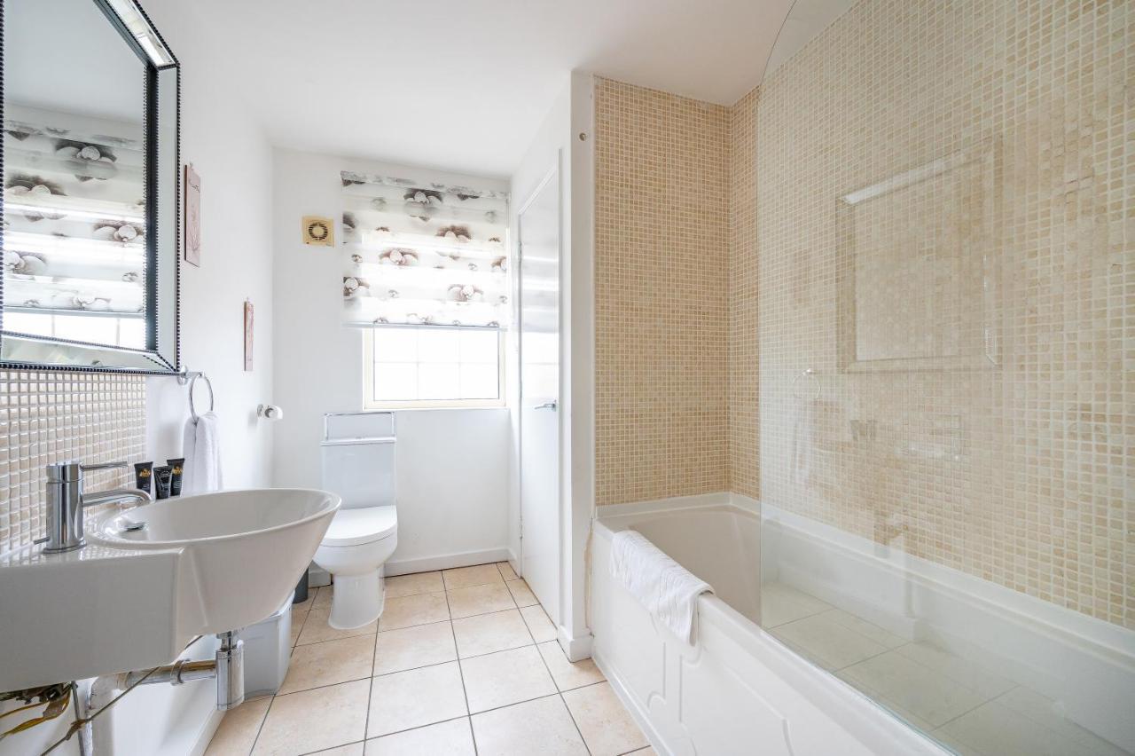 *rc27r* For Your Relaxed & Cosy + Parking Leeds (West Yorkshire)
