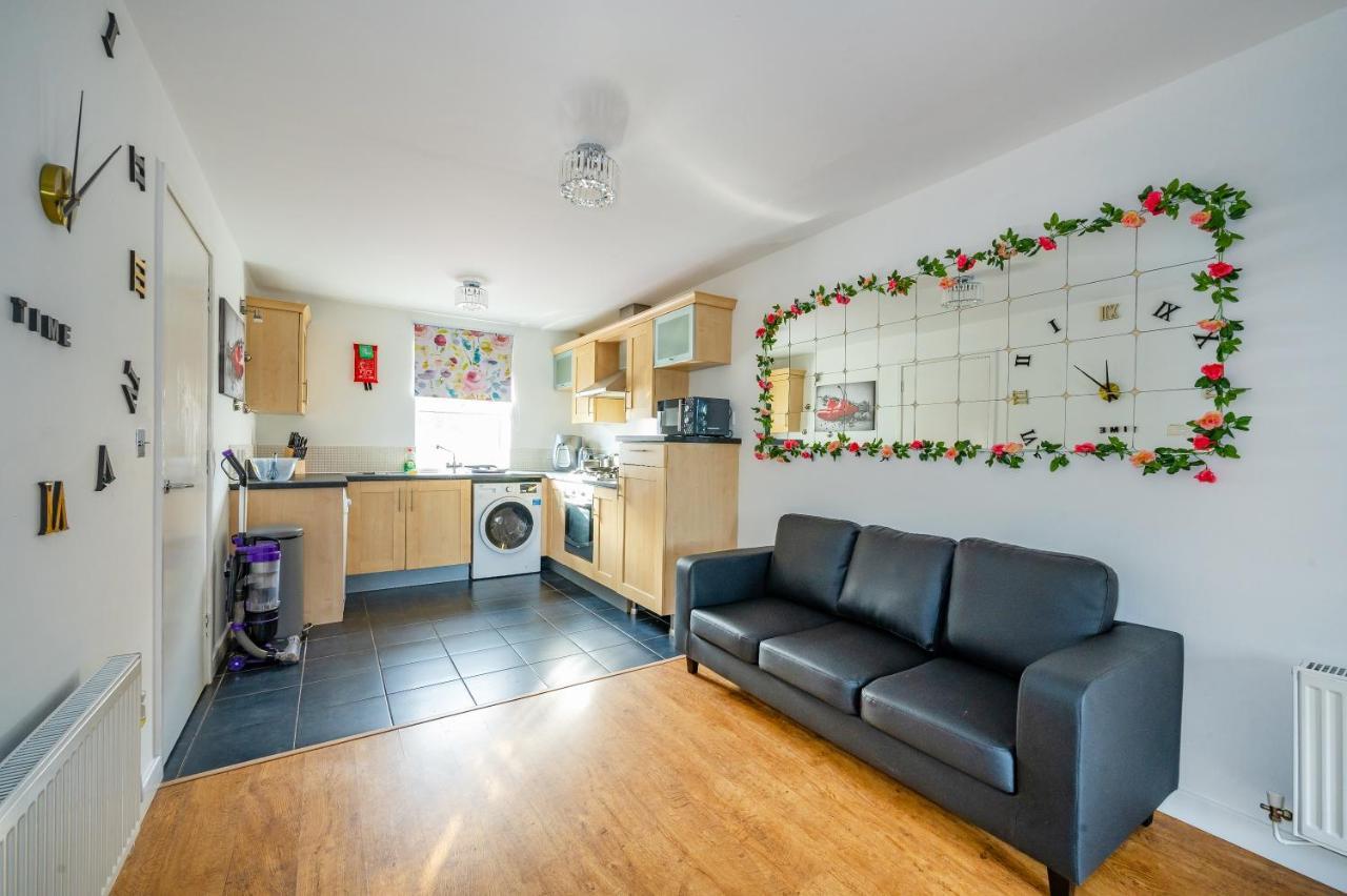 *rc27r* For Your Relaxed & Cosy + Parking * Leeds (West Yorkshire)