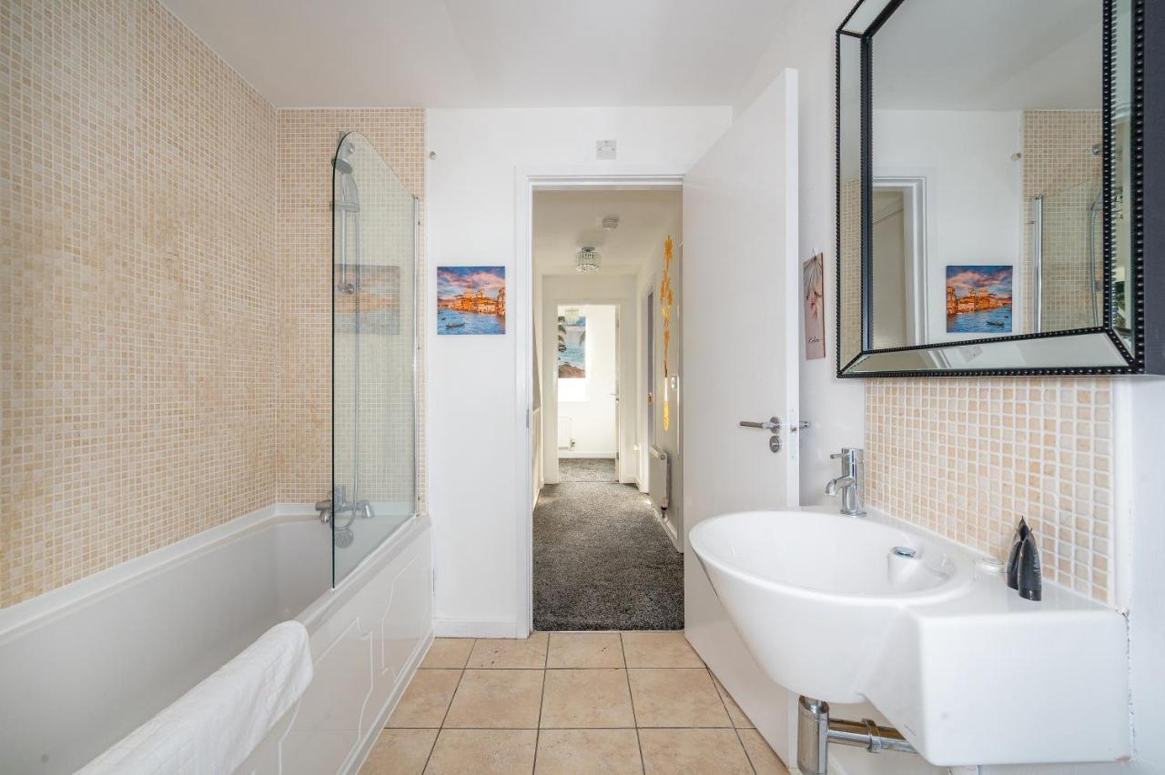 Homestay *rc27r* For Your Relaxed & Cosy + Parking Leeds (West Yorkshire)