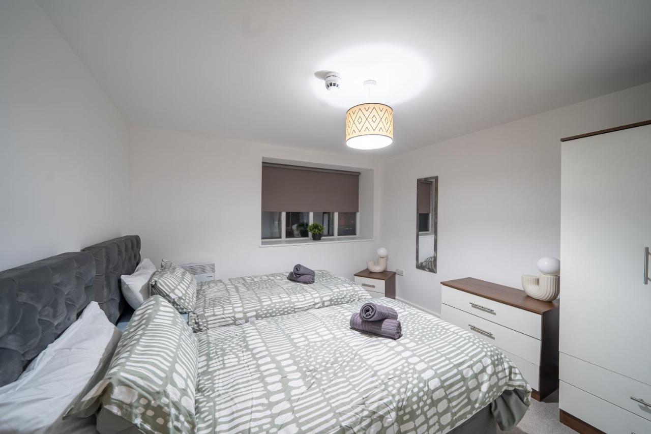 Cozy 2-bedroom Ground-floor Near Kirkstall Shopping Centre