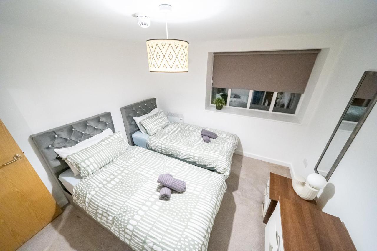 Cozy 2-bedroom Ground-floor Near Kirkstall Shopping Centre * Leeds (West Yorkshire)