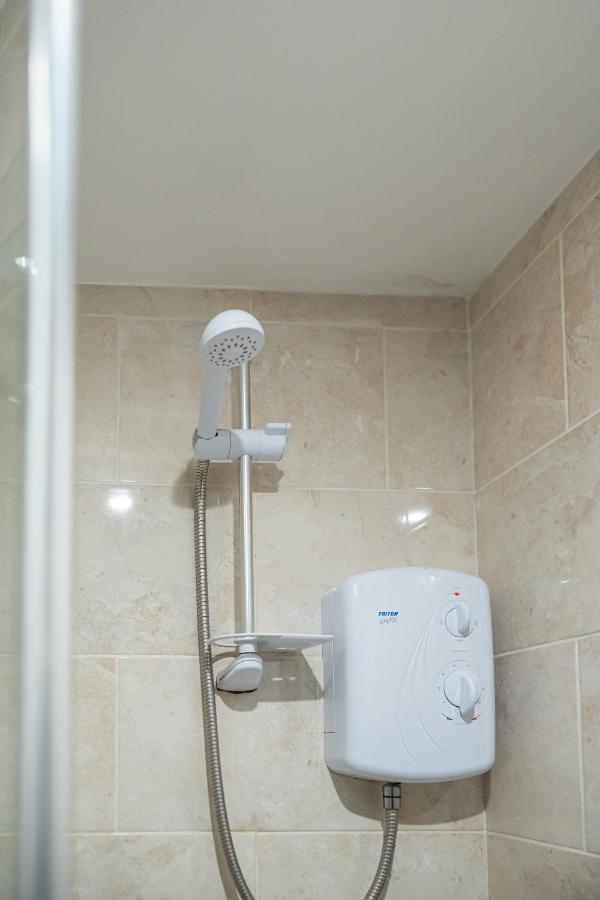 Apartment Cozy 2-bedroom Ground-floor Near Kirkstall Shopping Centre *