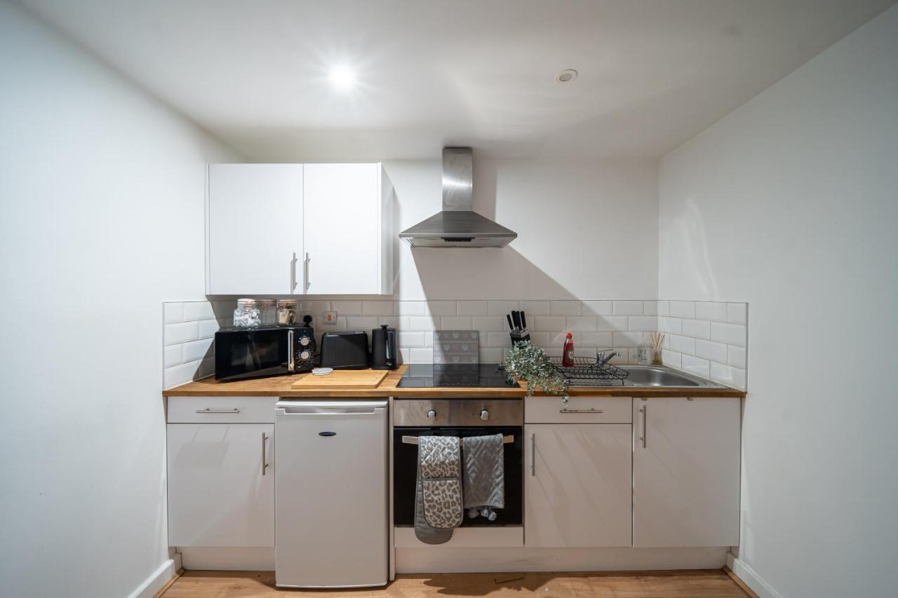 Cozy 2-bedroom Ground-floor Near Kirkstall Shopping Centre Apartment Leeds (West Yorkshire)