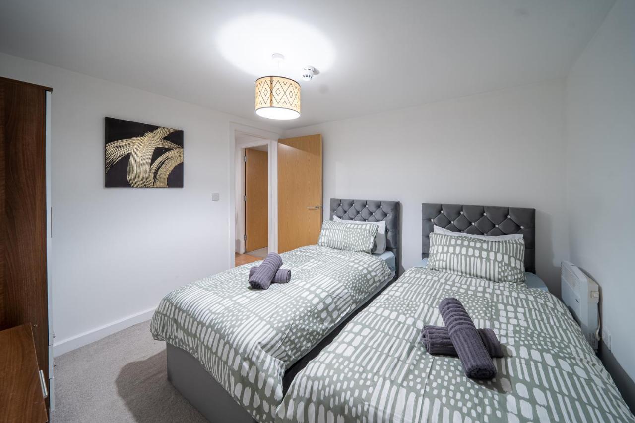 Cozy 2-bedroom Ground-floor Near Kirkstall Shopping Centre * Leeds (West Yorkshire)
