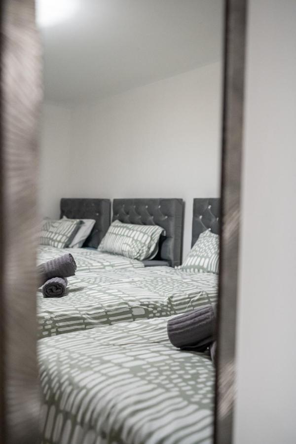 Cozy 2-bedroom Ground-floor Near Kirkstall Shopping Centre Leeds (West Yorkshire)