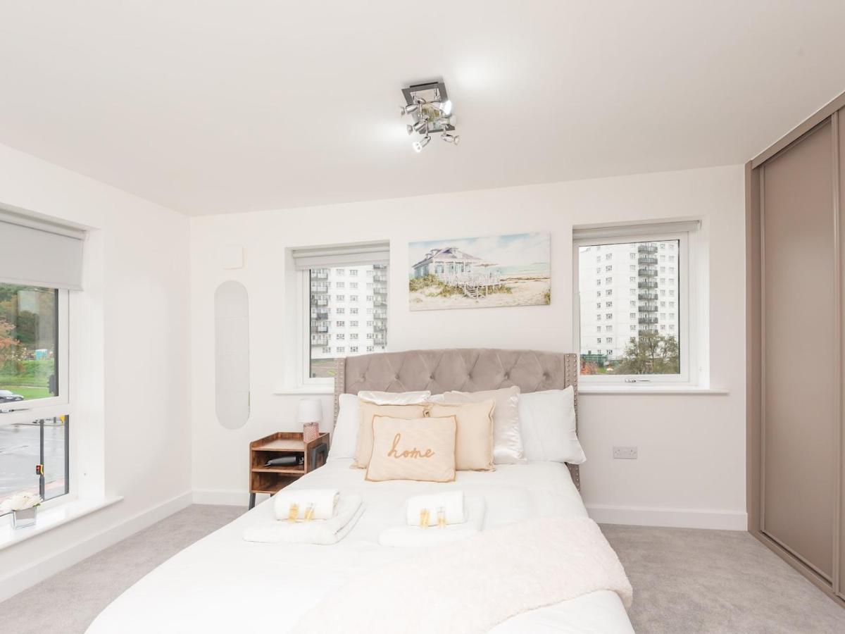 Pass The Keys Horsforth Haven - Brand New Townhouse With Balcony